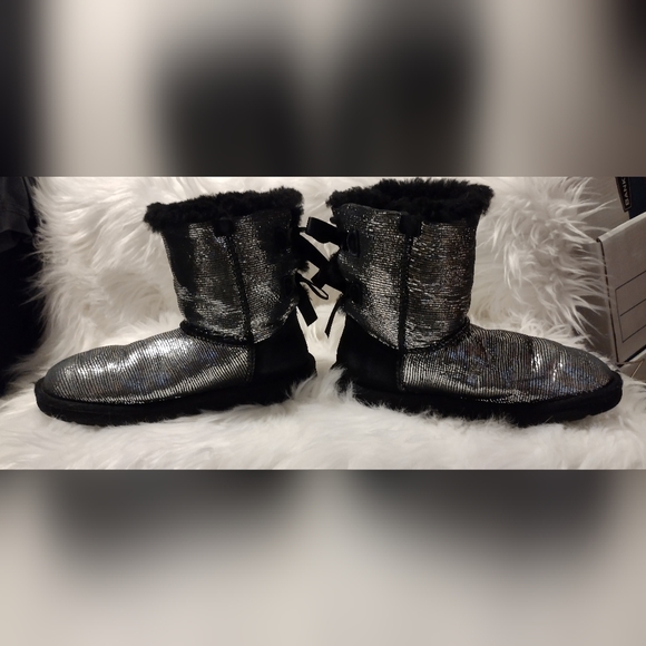 UGG BOOTS Girls Baily Boot Bows, Silver Sparkles, Black Sherpa size 5 - Picture 3 of 14